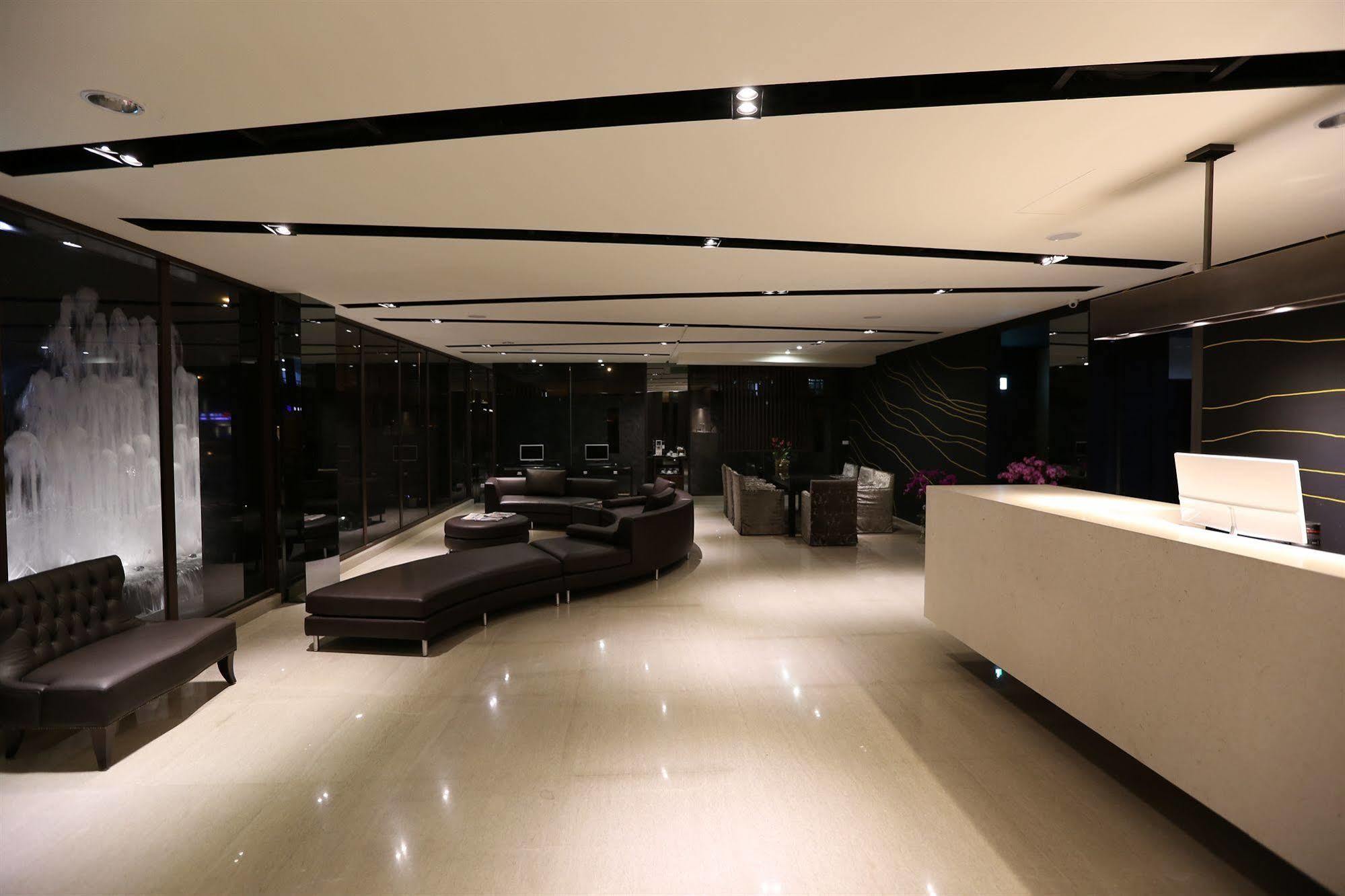 Kun Hotel Тайчжун Экстерьер фото